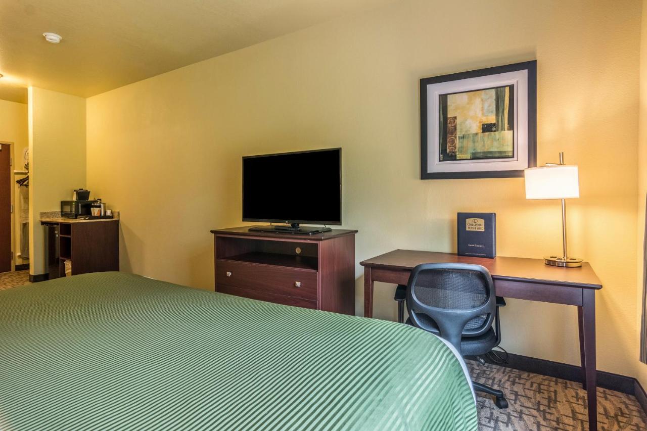 King Suite with Spa Bath at Cobblestone Hotel & Suites - Harborcreek