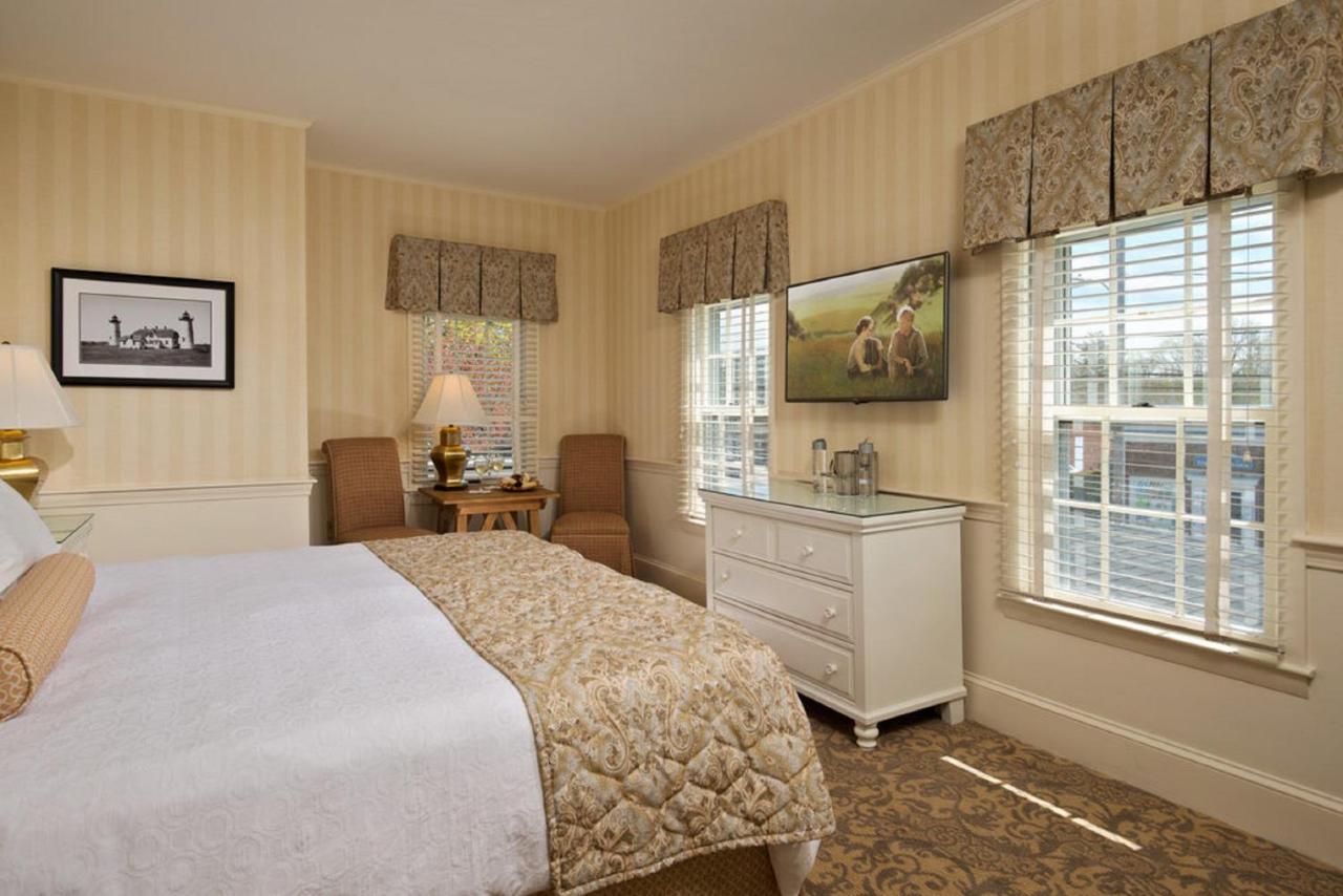 | Chatham Wayside Inn
