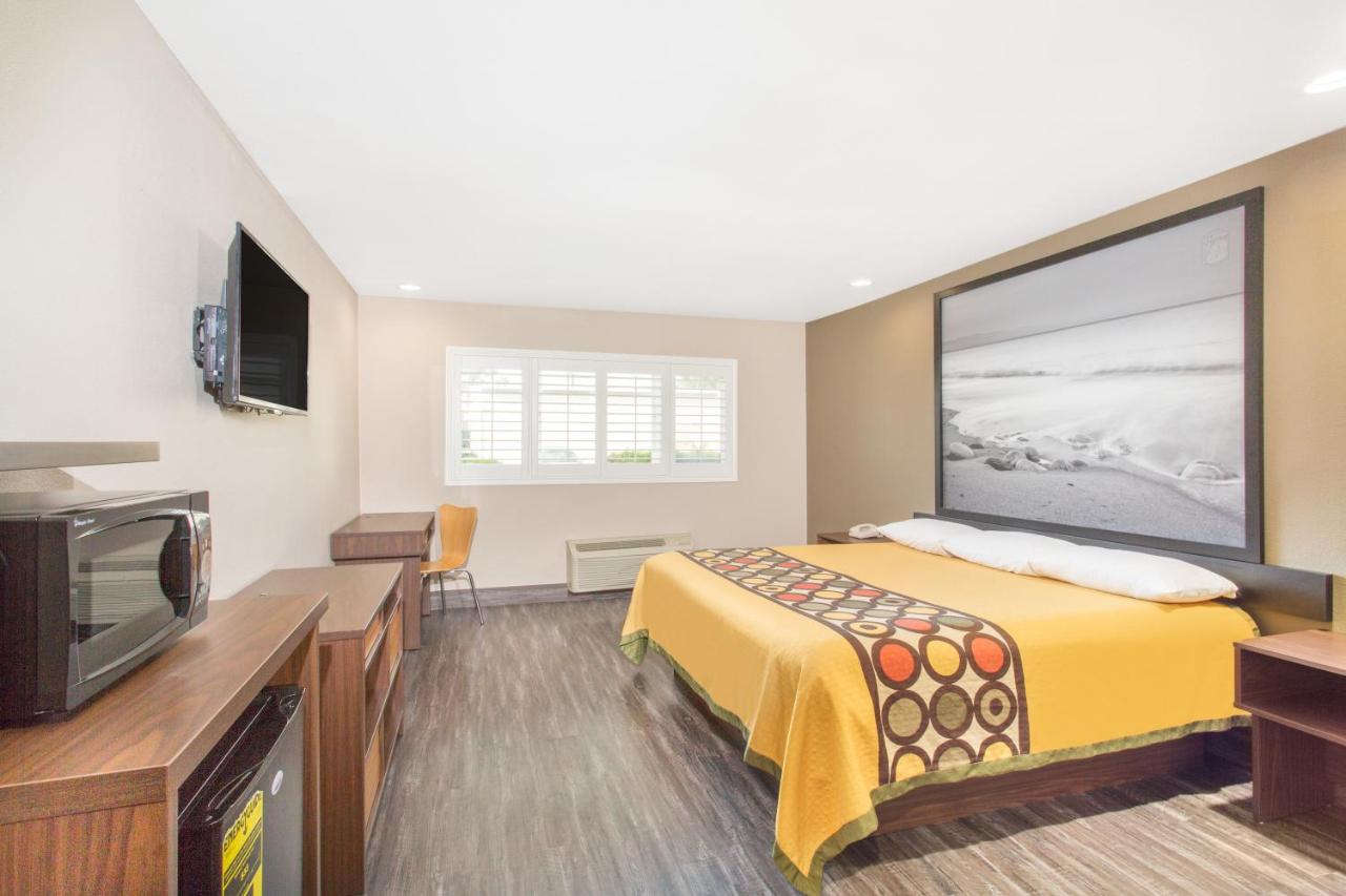 King Room - Mobility Access/Non-Smoking at Super 8 by Wyndham National City Chula Vista