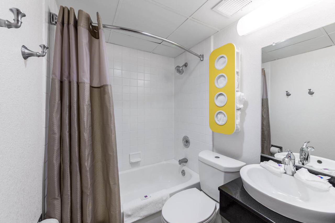 | Motel 6-Warminster, PA