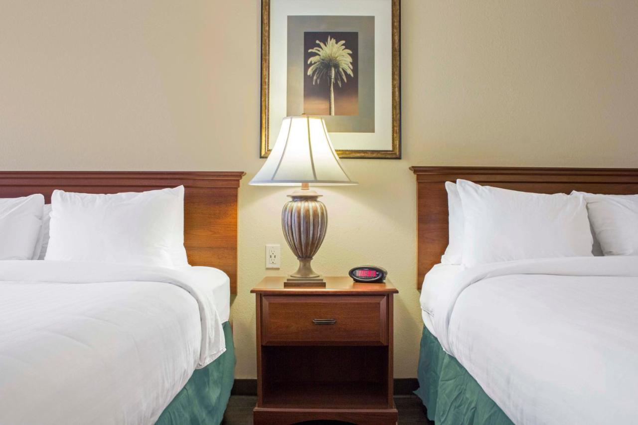 Queen Room with Two Queen Beds - Smoking at Quality Inn Benson I-10 Exit 304