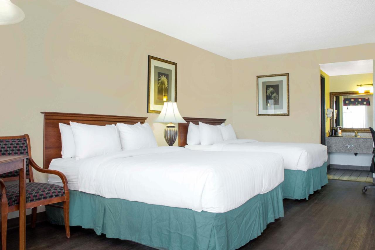 Queen Room with Two Queen Beds - Smoking at Quality Inn Benson I-10 Exit 304