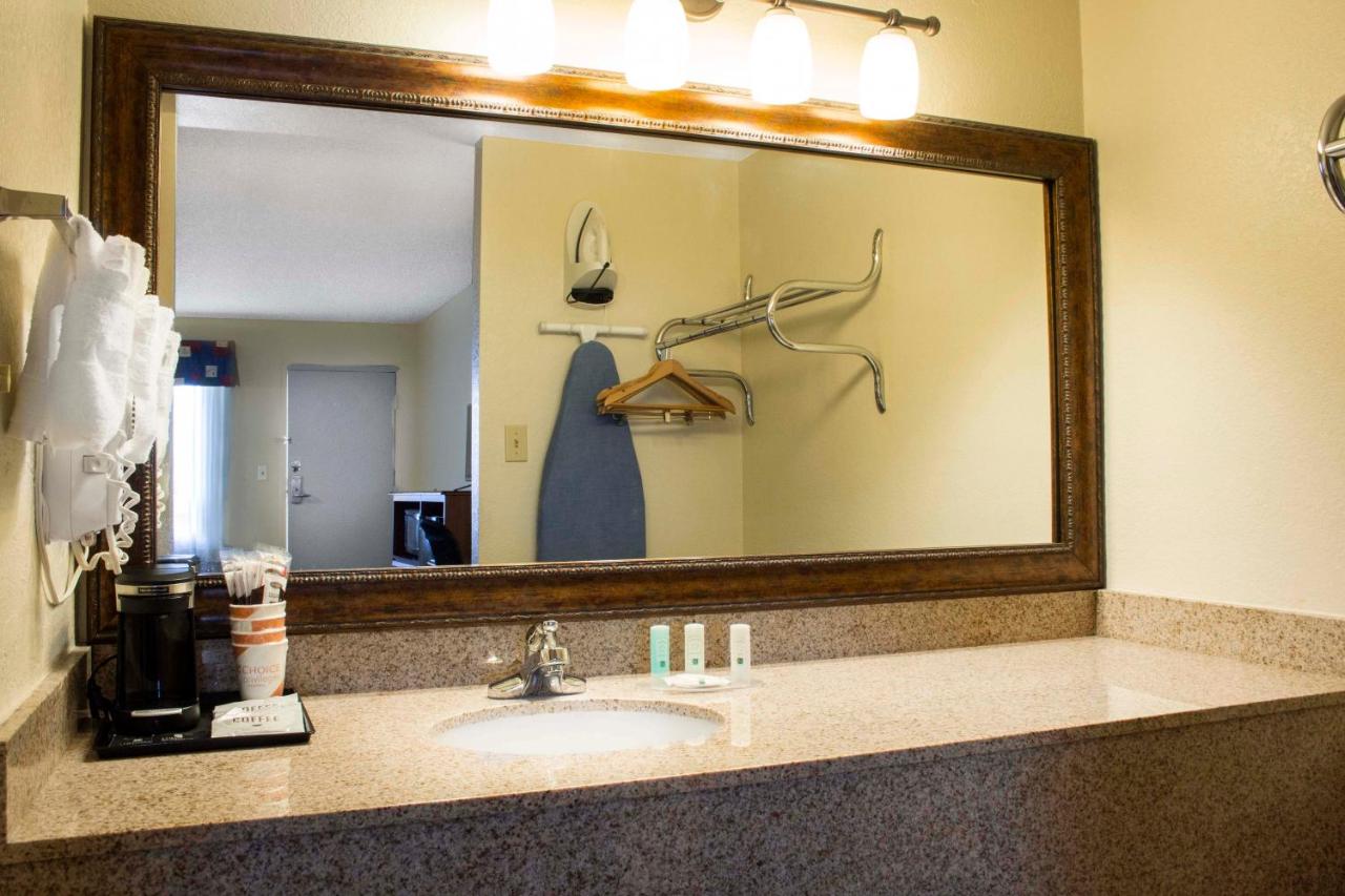 King Room - Non-Smoking at Quality Inn Benson I-10 Exit 304
