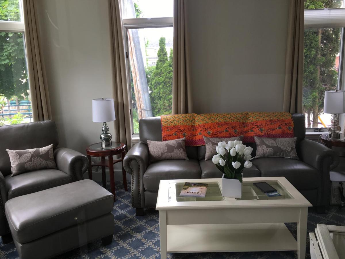 | Camden Riverhouse Hotel and Inn