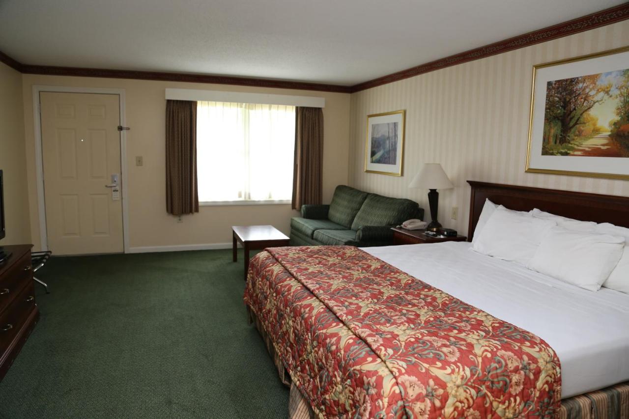 King Room with Sofa Bed at Fairbanks Inn