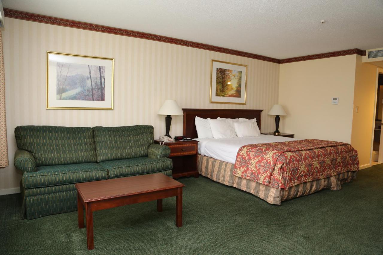 King Room with Sofa Bed at Fairbanks Inn