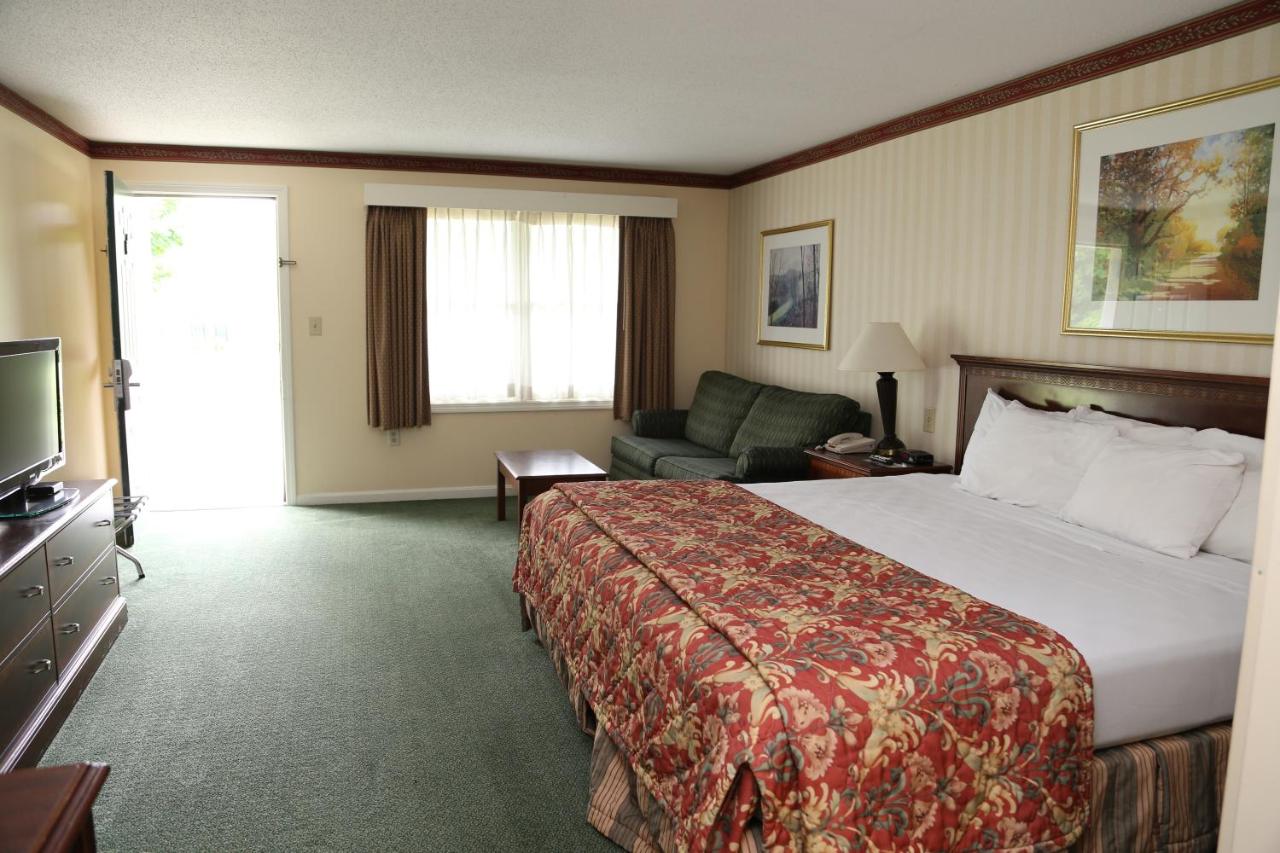 King Room with Sofa Bed at Fairbanks Inn