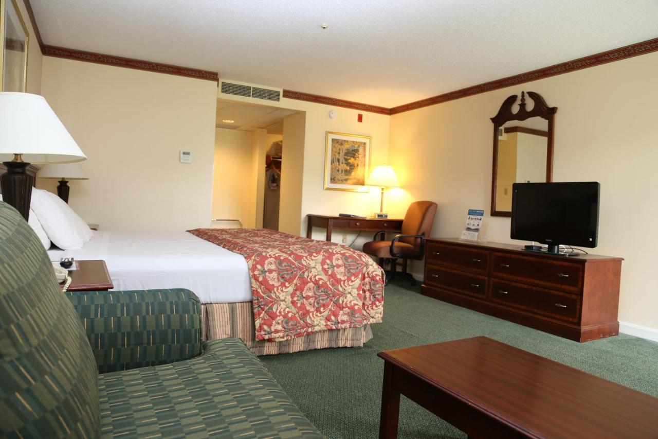 King Room with Sofa Bed at Fairbanks Inn