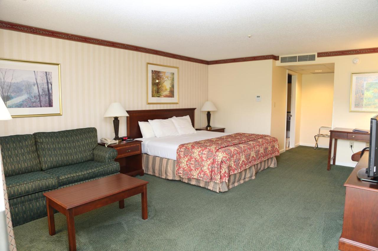 King Room with Sofa Bed at Fairbanks Inn