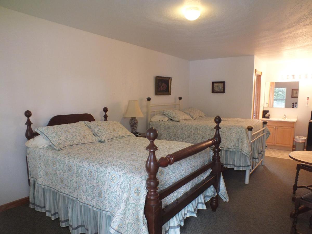 Double Room with Two Double Beds - Non-Smoking at Scarborough Inn