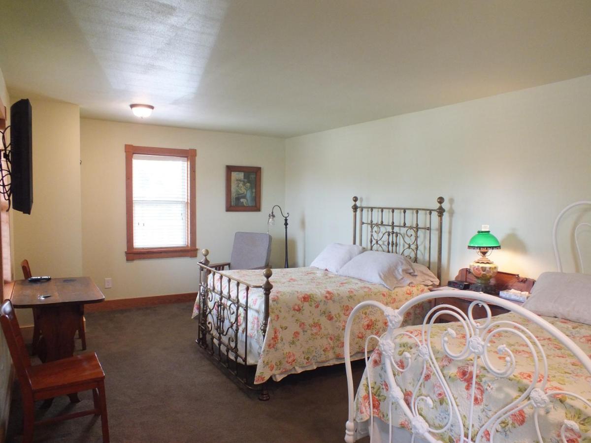 Double Room with Two Double Beds - Non-Smoking at Scarborough Inn
