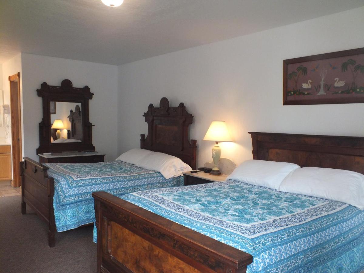 Double Room with Two Double Beds - Non-Smoking at Scarborough Inn