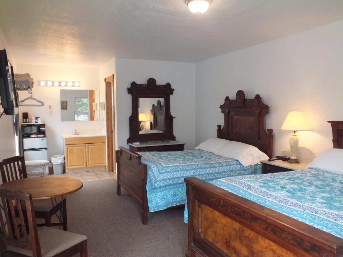 Double Room with Two Double Beds - Non-Smoking at Scarborough Inn