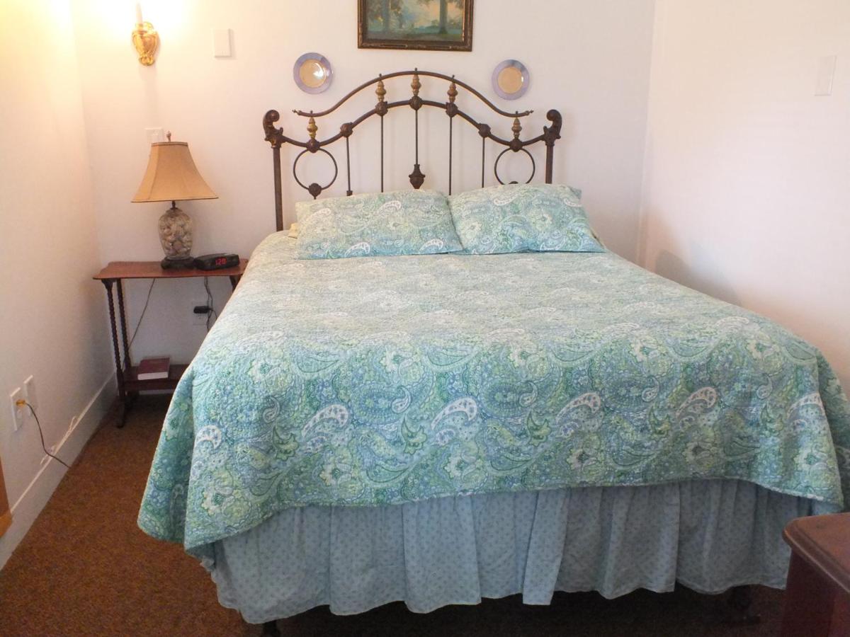 Queen Suite - Non-Smoking at Scarborough Inn