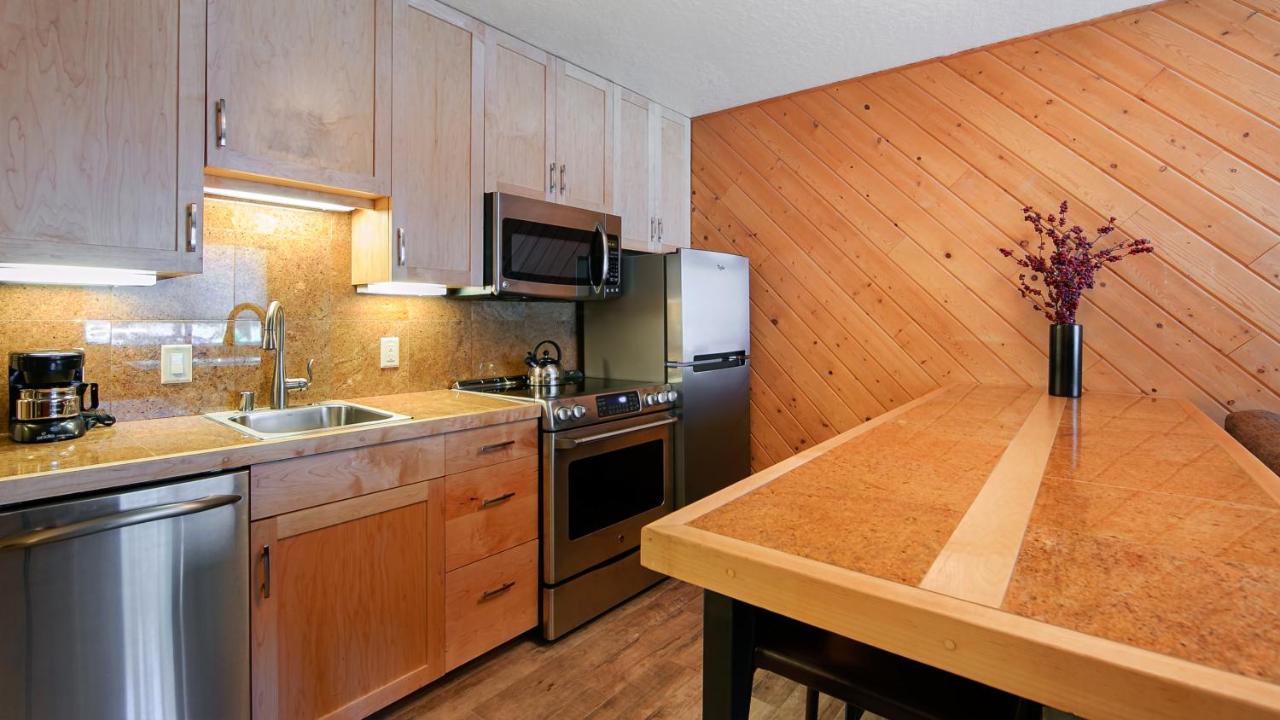 | Donner Lake Village