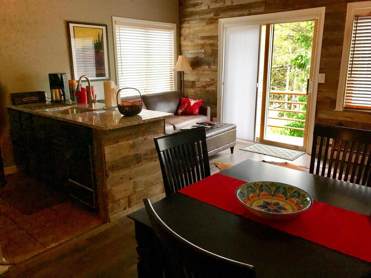 | Breck Creekside at Wildwood Suites