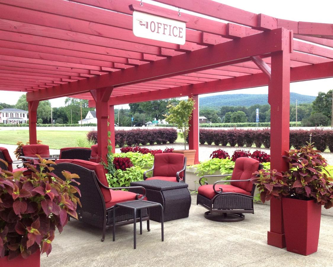  | Vinehurst Inn & Suites