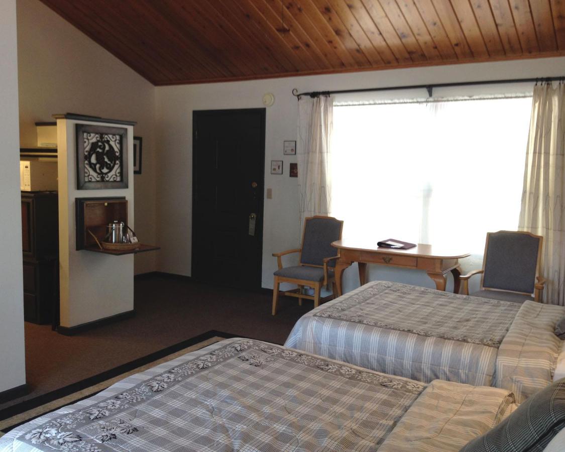  | Vinehurst Inn & Suites