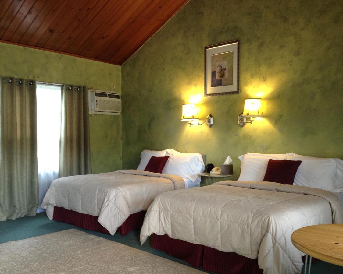  | Vinehurst Inn & Suites