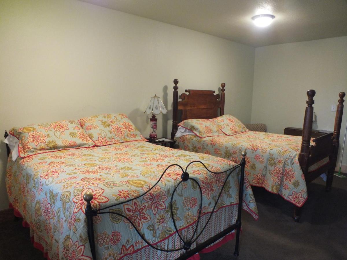 Double Room with Two Double Beds - Non-Smoking at Scarborough Inn