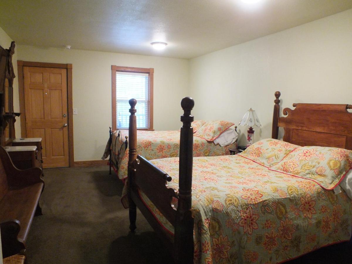 Double Room with Two Double Beds - Non-Smoking at Scarborough Inn