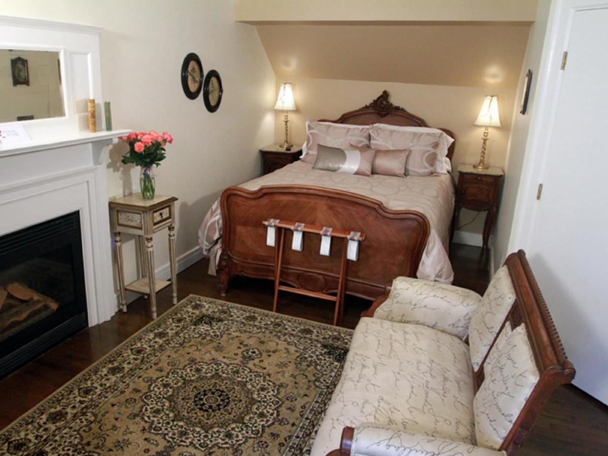 | Ivy Manor Inn Village Center