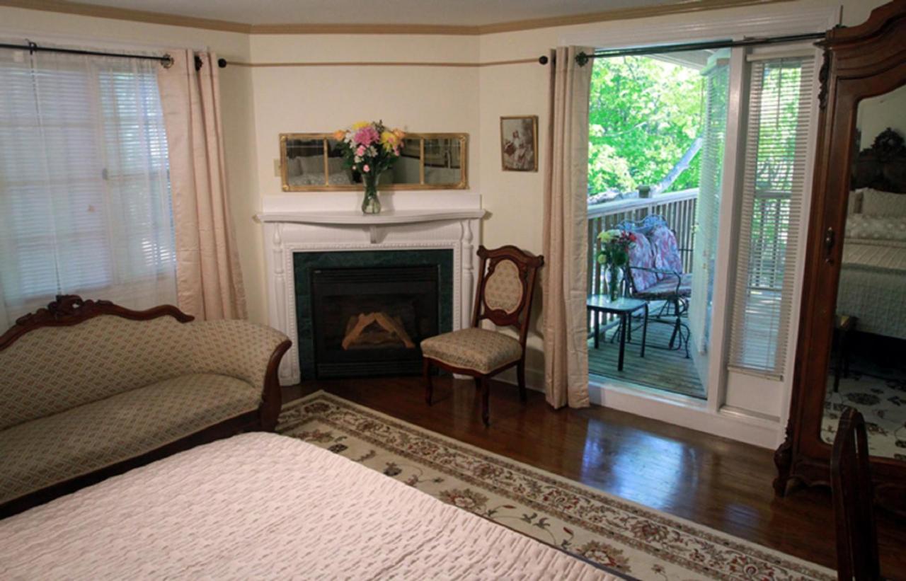 | Ivy Manor Inn Village Center