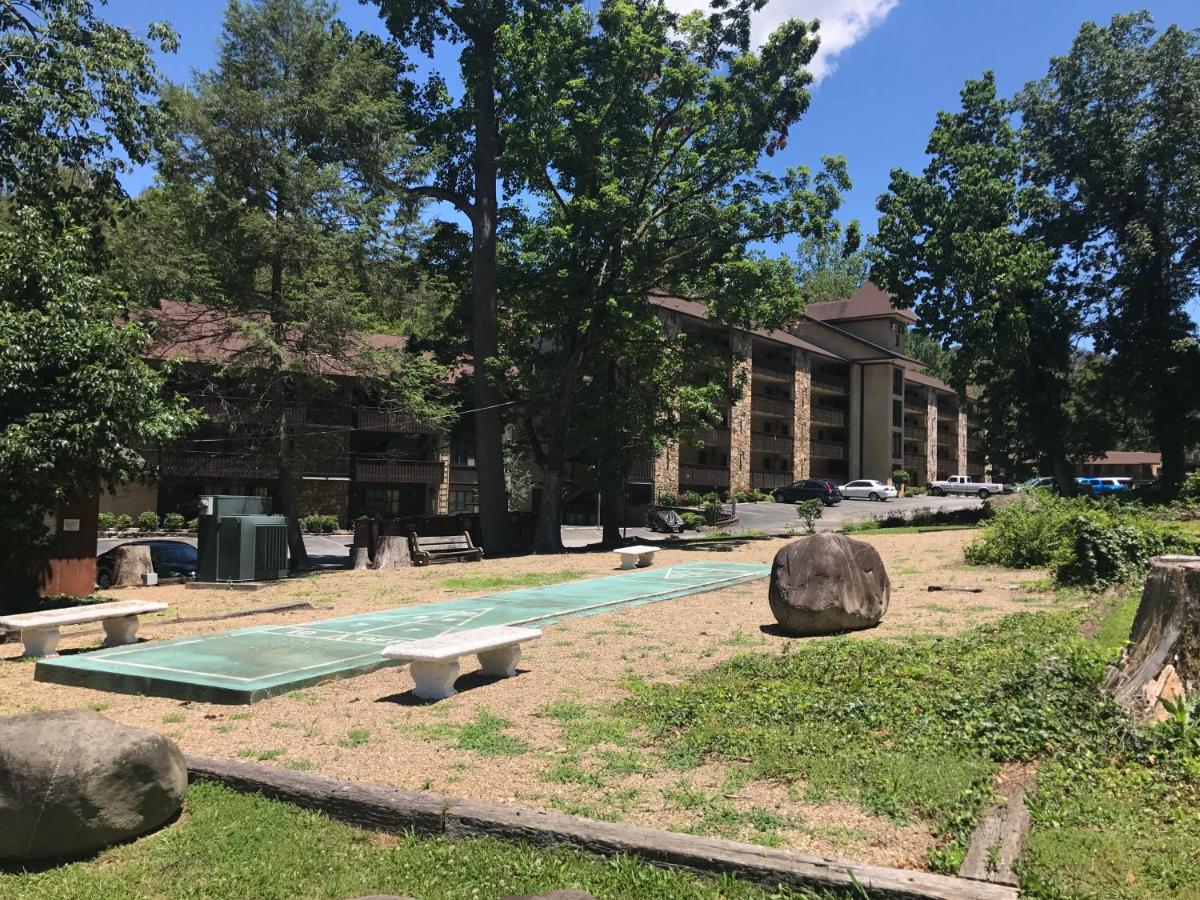 | Brookside Lodge