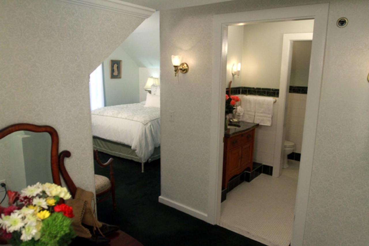 | Ivy Manor Inn Village Center