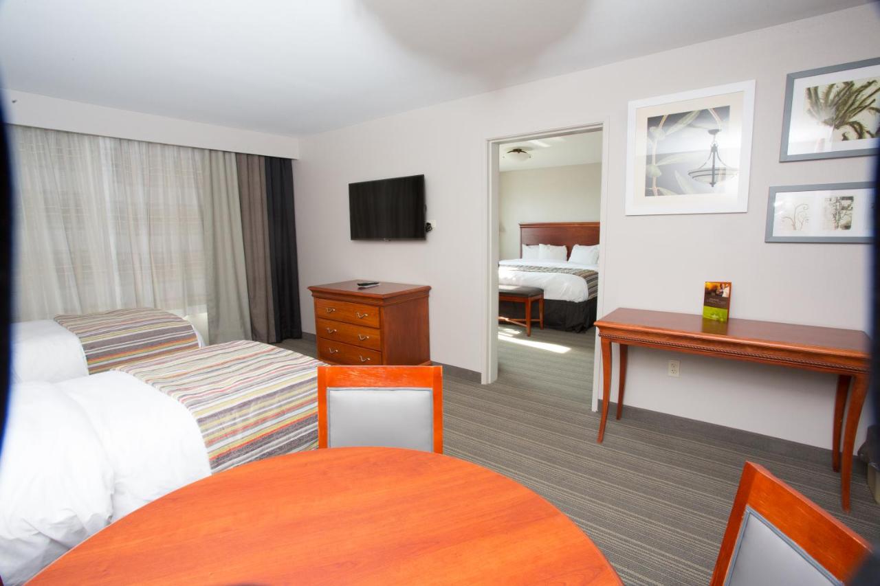 Family Room at Country Inn & Suites by Radisson, Grand Forks, ND