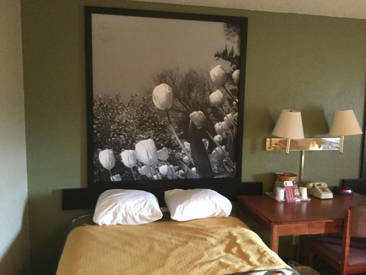 | Super 8 by Wyndham Youngstown/Austintown