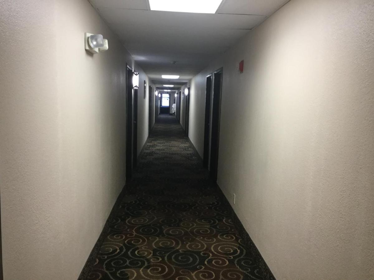| Super 8 by Wyndham Youngstown/Austintown