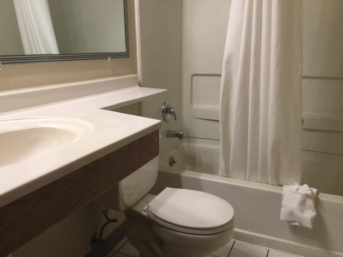 | Super 8 by Wyndham Youngstown/Austintown