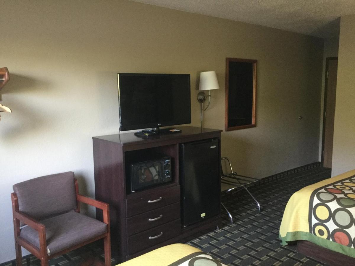 | Super 8 by Wyndham Youngstown/Austintown