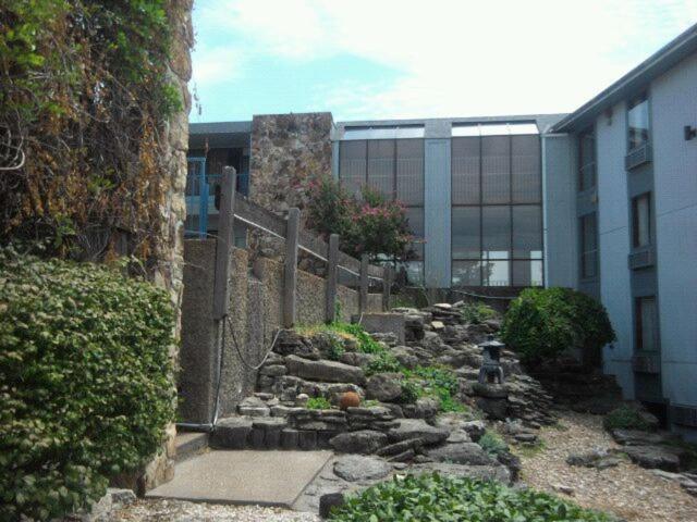 | Quail's Nest Inn & Suites