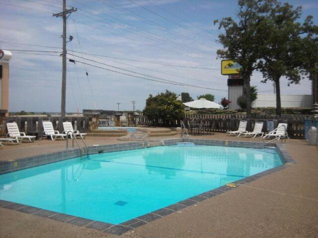 | Quail's Nest Inn & Suites