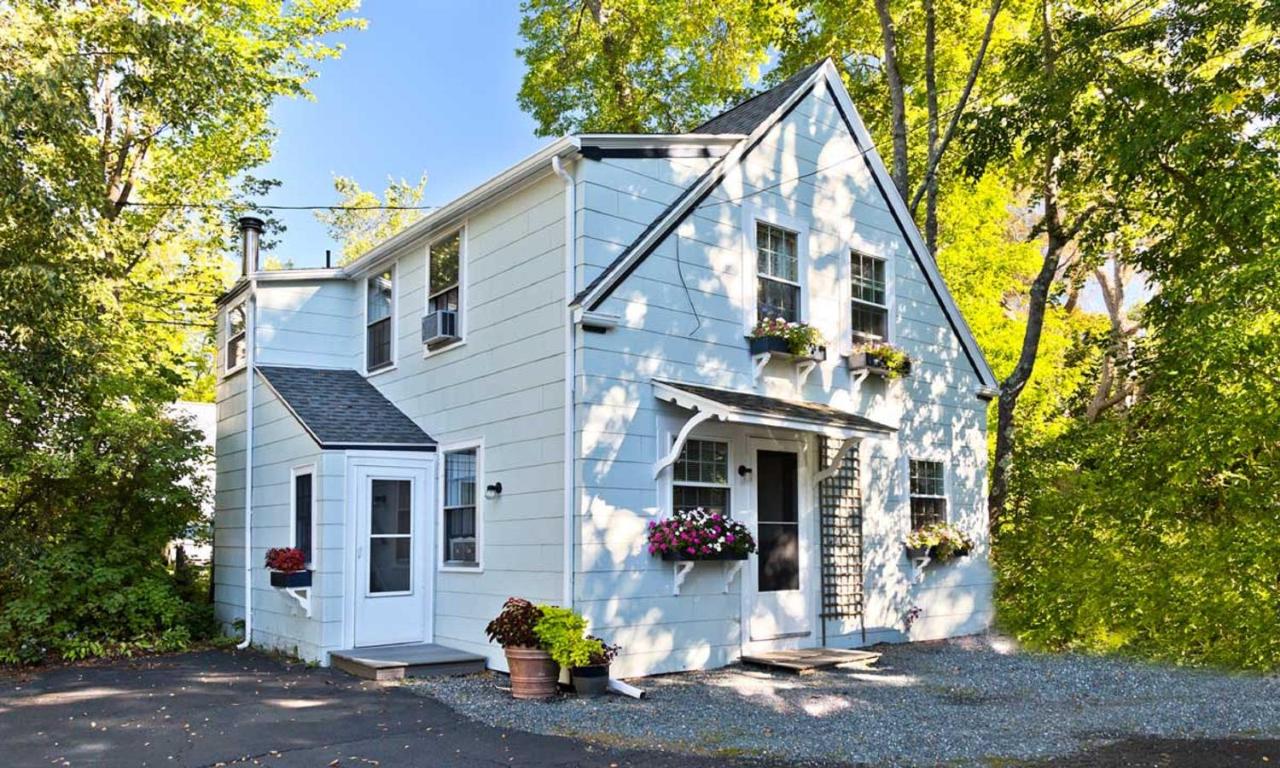 | The Elmhurst Inn