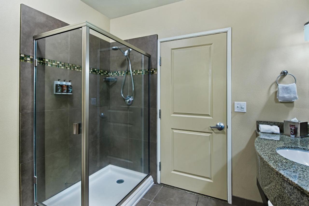 Extended Stay King Suite at Oxford Suites Silverdale