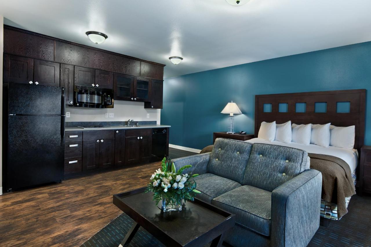 Extended Stay King Suite at Oxford Suites Silverdale