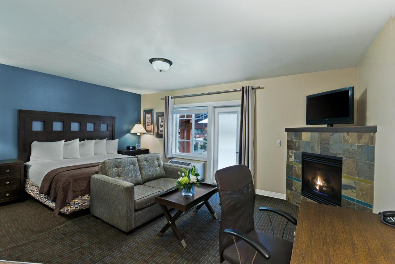 Extended Stay King Suite at Oxford Suites Silverdale
