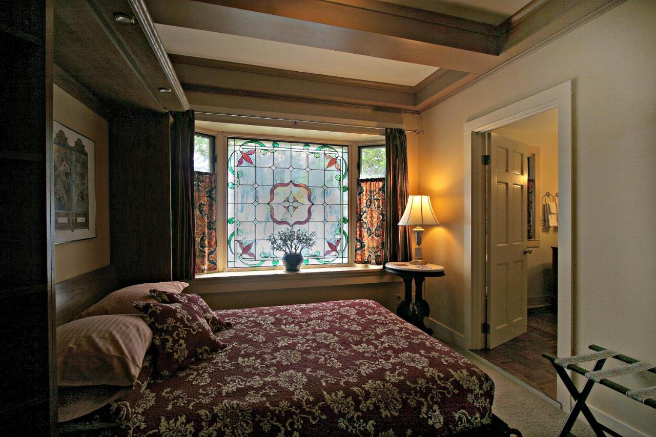 | Kangaroo House Bed & Breakfast