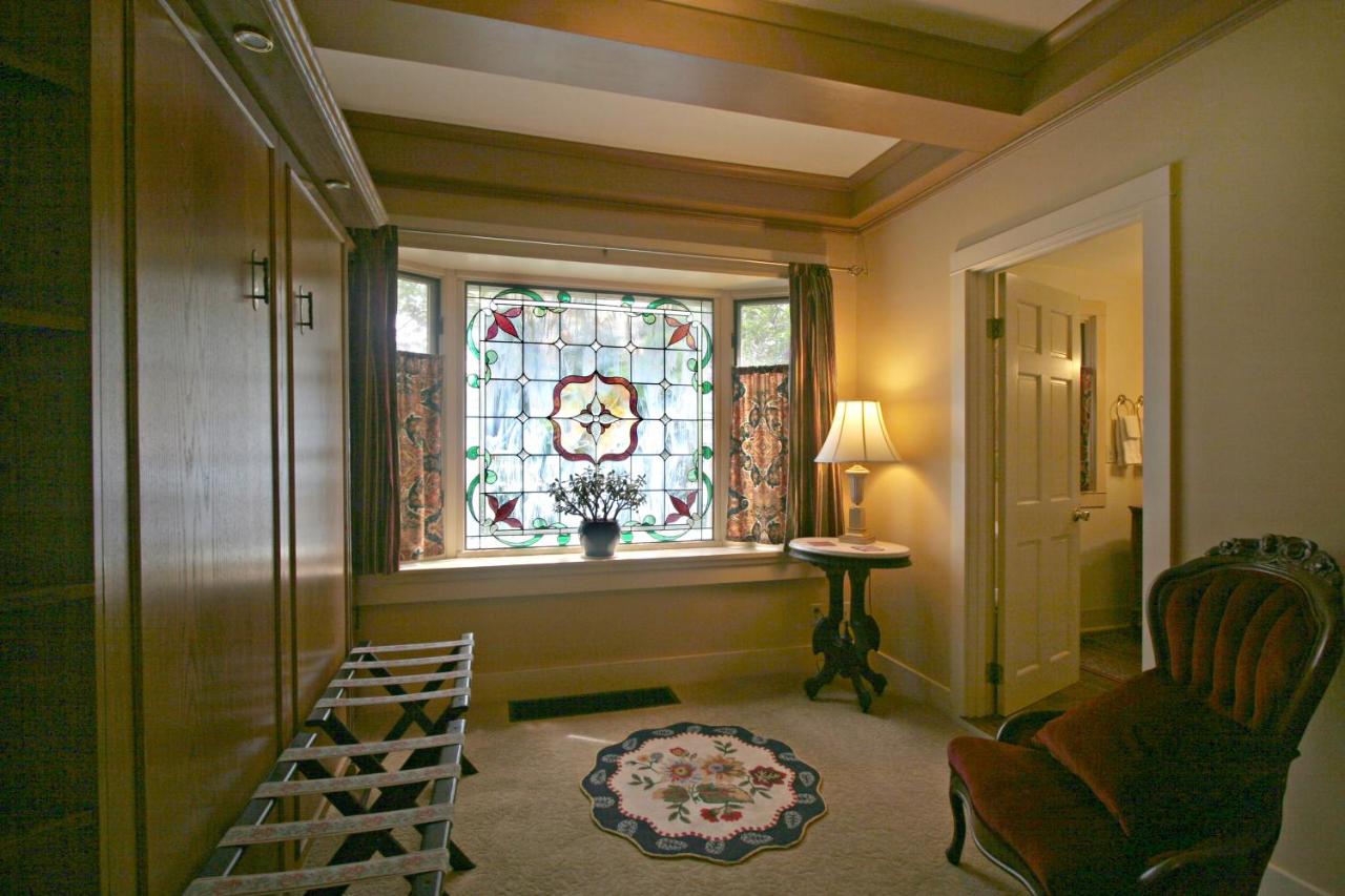 | Kangaroo House Bed & Breakfast