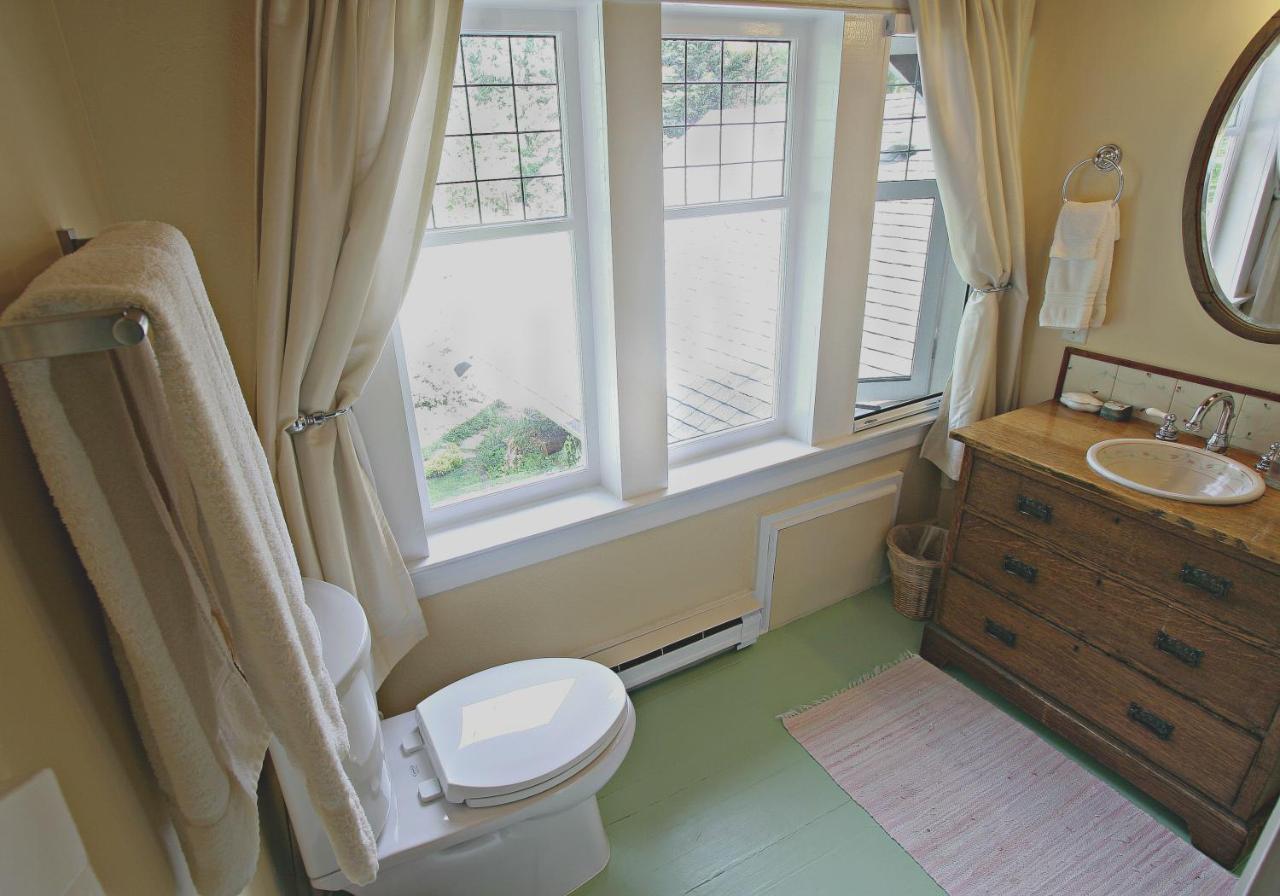 | Kangaroo House Bed & Breakfast