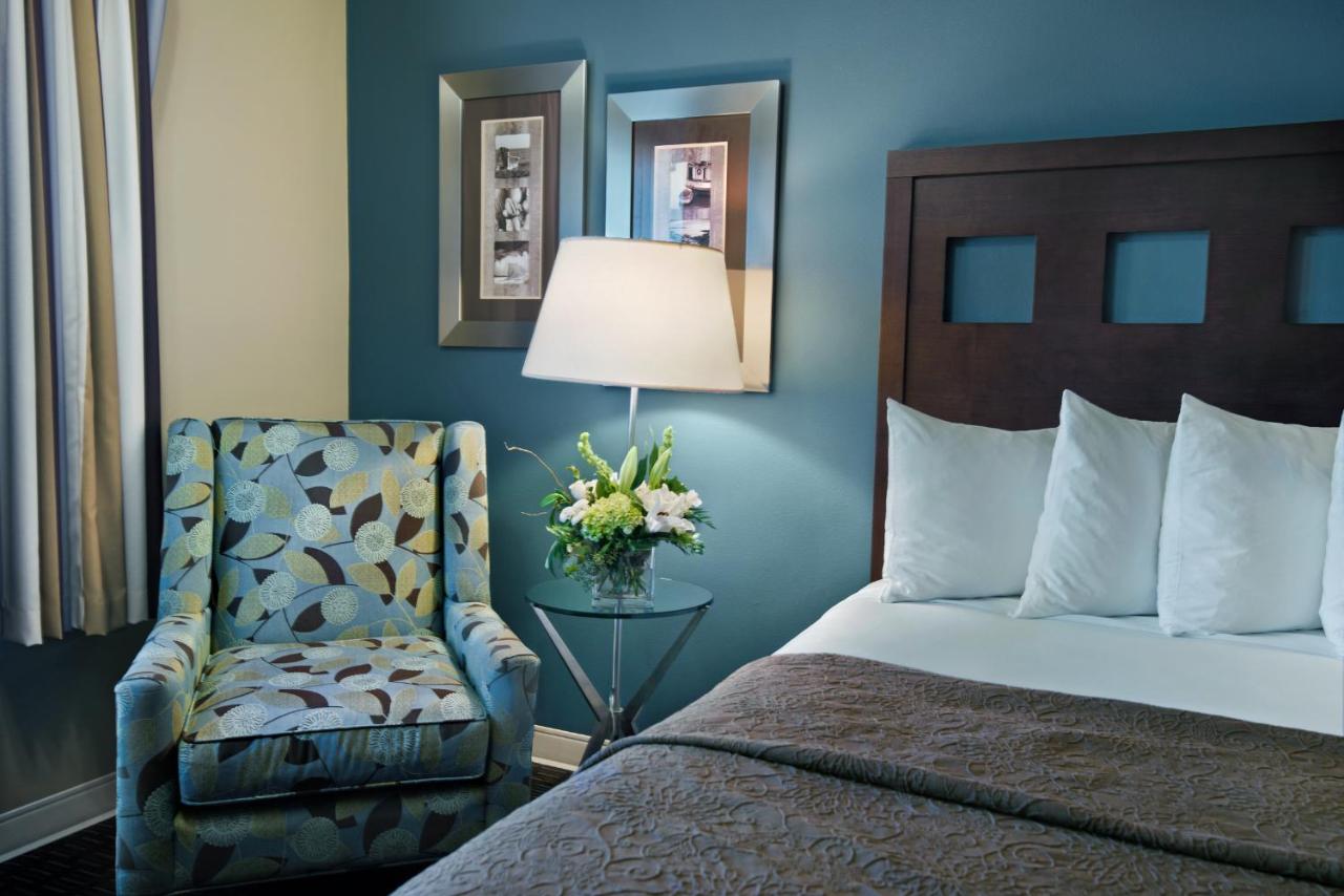 2 Queen Suite at Oxford Suites Silverdale