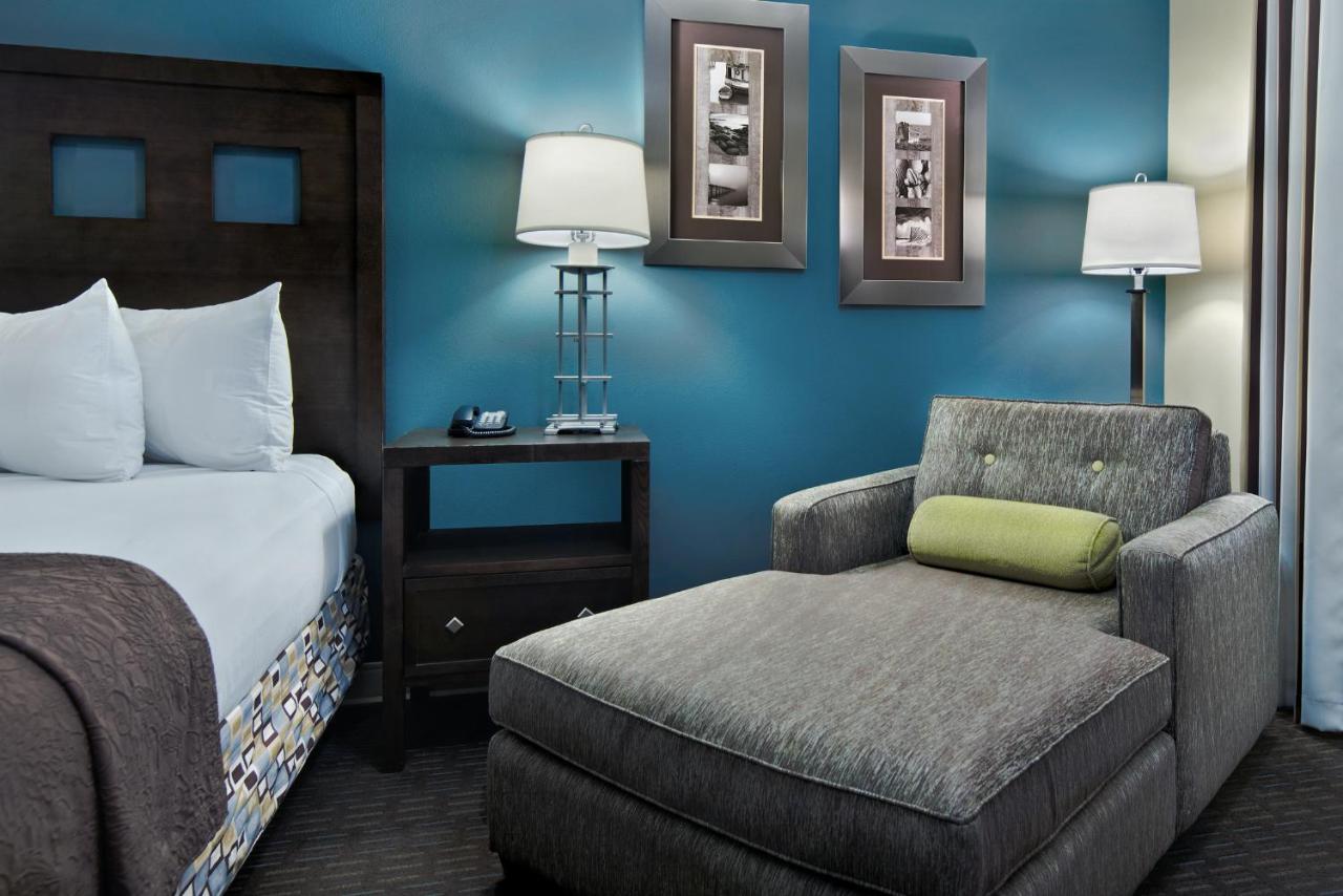 Bay View King Suite at Oxford Suites Silverdale