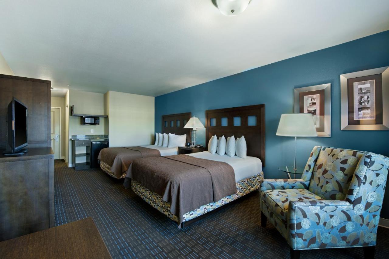 Bay View 2 Queen Suite at Oxford Suites Silverdale