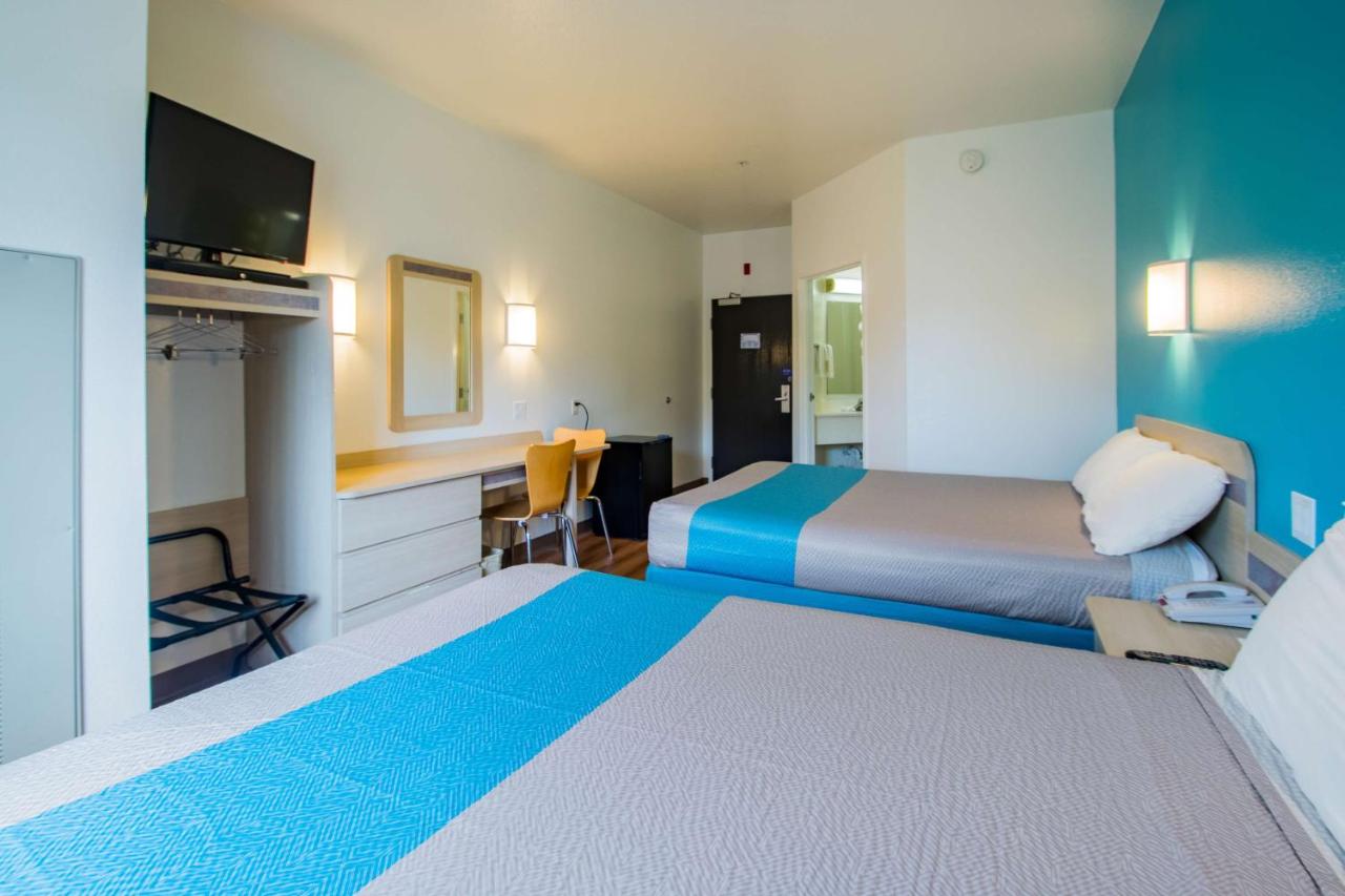Deluxe Queen Room with Two Queen Beds - Non-Smoking at Motel 6-Portland, OR - North