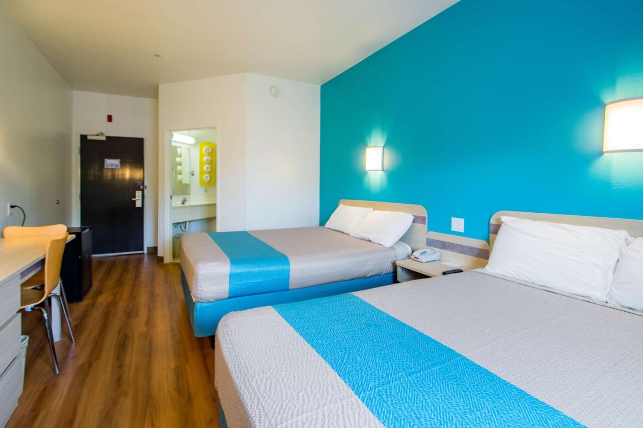 Deluxe Queen Room with Two Queen Beds - Non-Smoking at Motel 6-Portland, OR - North