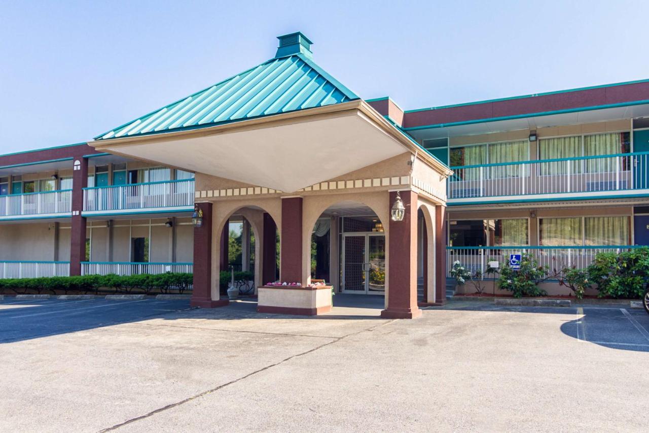 | Motel 6-Groton, CT - Casinos nearby
