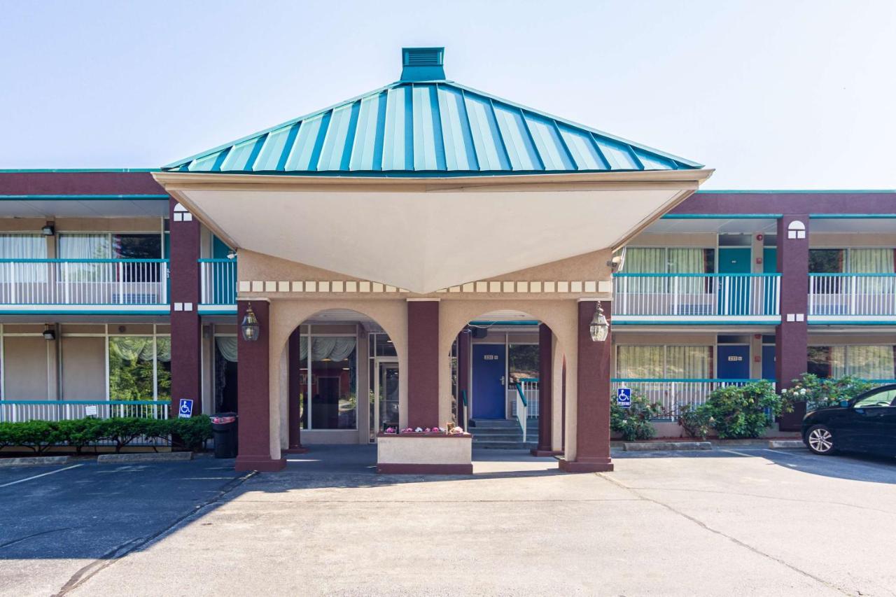 | Motel 6-Groton, CT - Casinos nearby